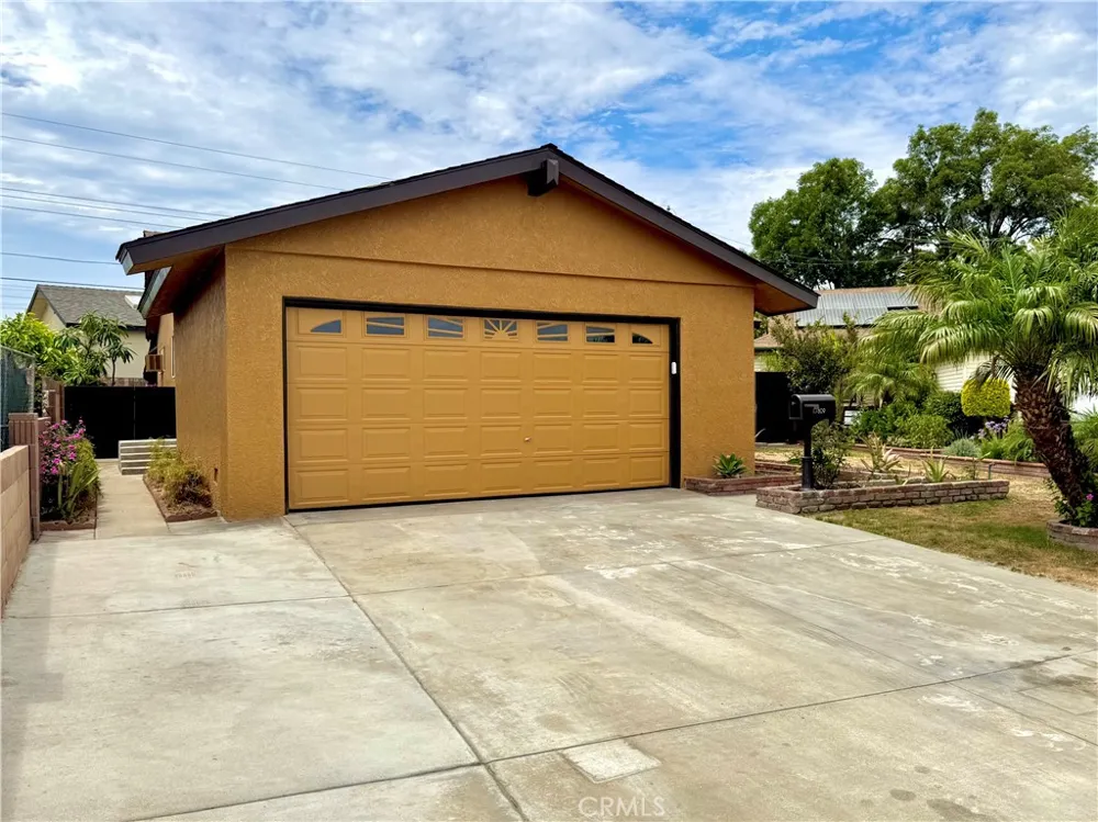 17809 Thornlake Artesia, CA 90701