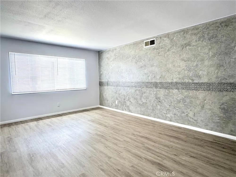 17809 Thornlake Artesia, CA 90701