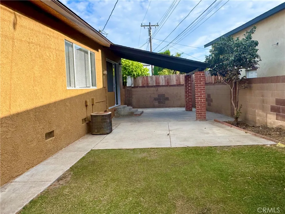 17809 Thornlake Artesia, CA 90701