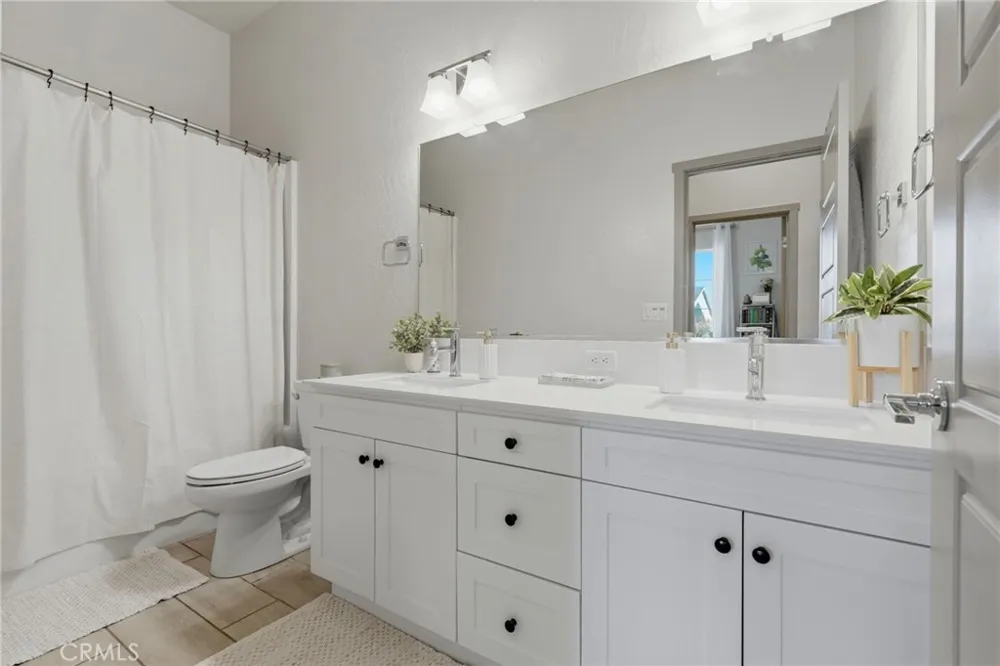 2407 W Andrew Hanford, CA 93230