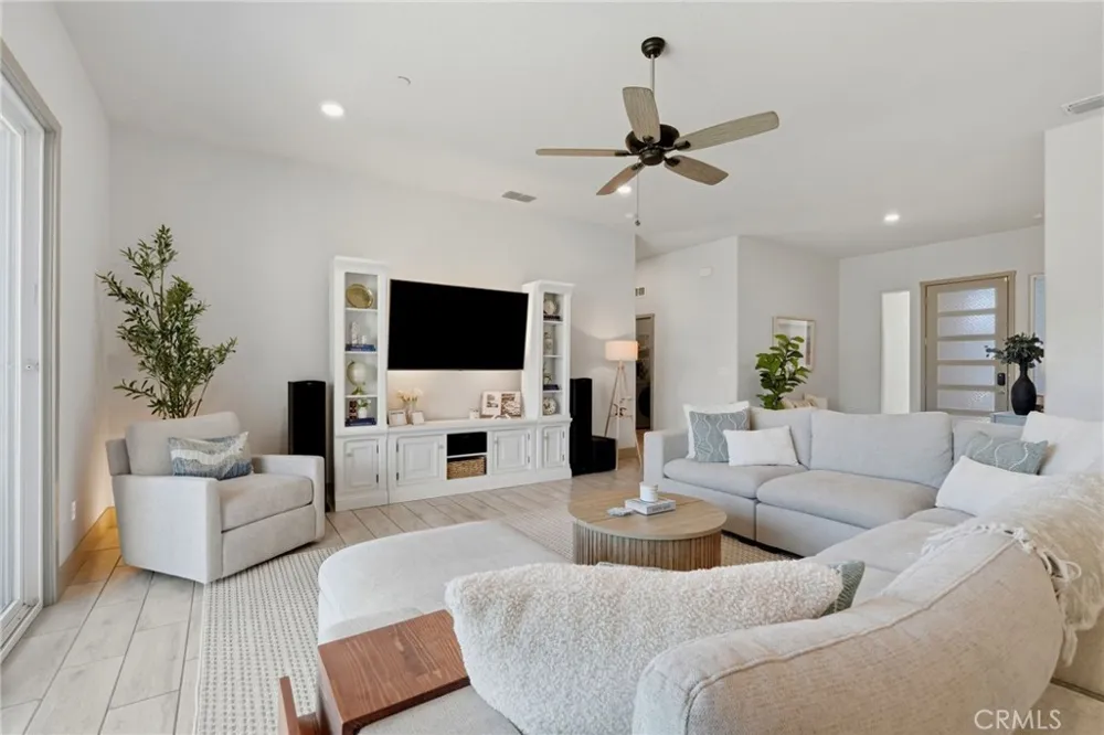 2407 W Andrew Hanford, CA 93230