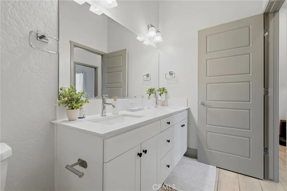 2407 W Andrew Hanford, CA 93230