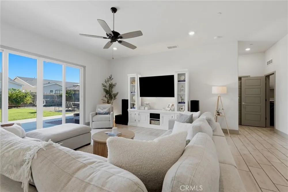 2407 W Andrew Hanford, CA 93230