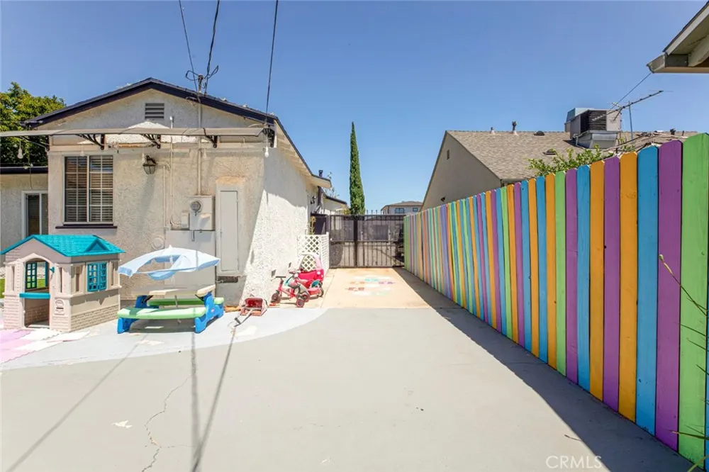 6331 Murietta Avenue Van Nuys, CA 91401