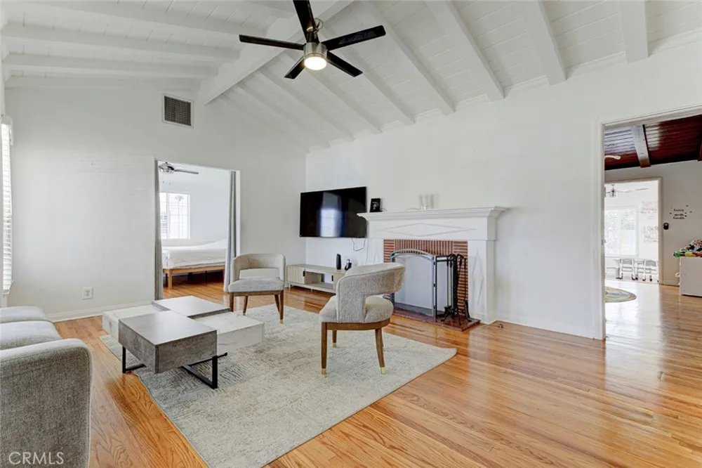 6331 Murietta Avenue Van Nuys, CA 91401