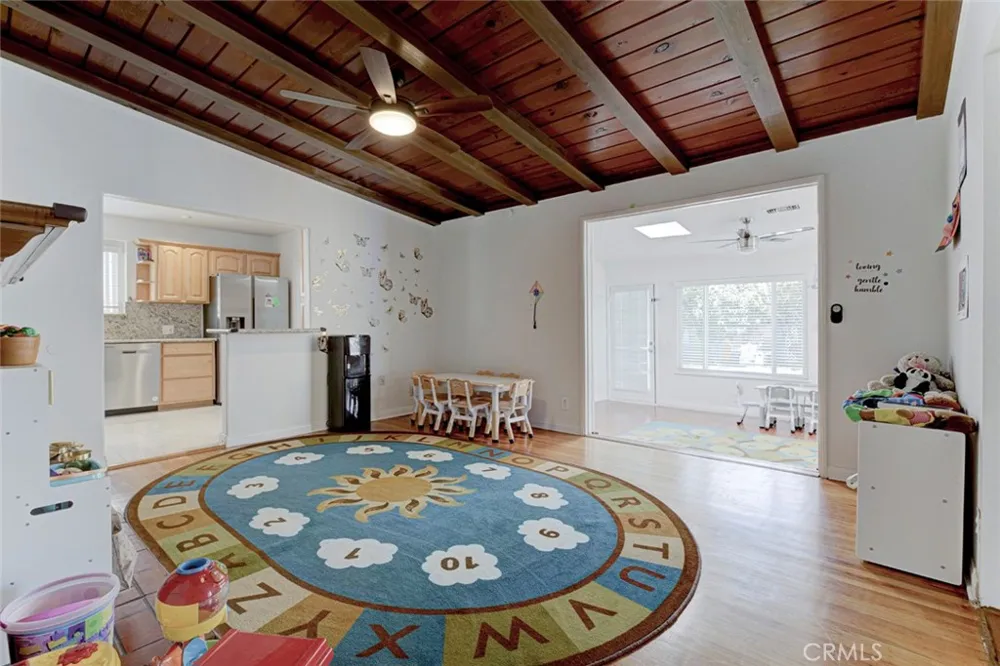 6331 Murietta Avenue Van Nuys, CA 91401