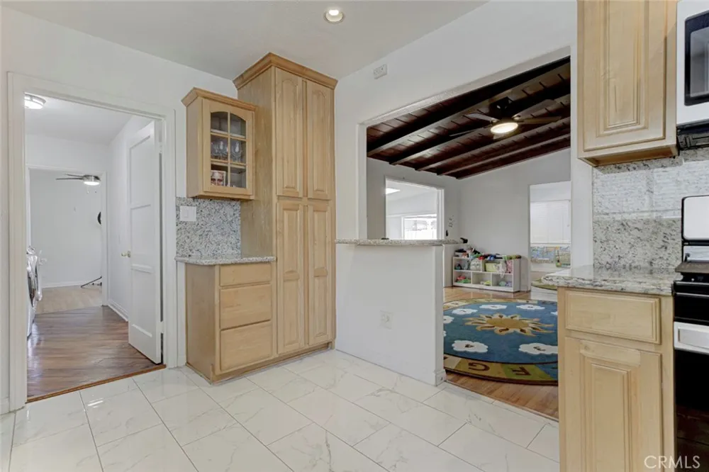 6331 Murietta Avenue Van Nuys, CA 91401