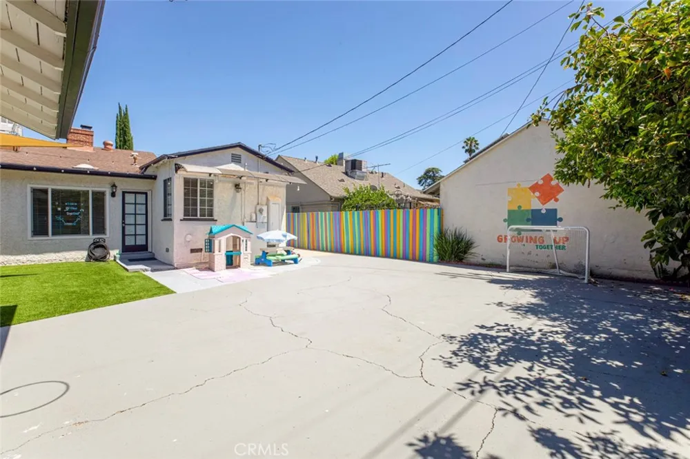 6331 Murietta Avenue Van Nuys, CA 91401