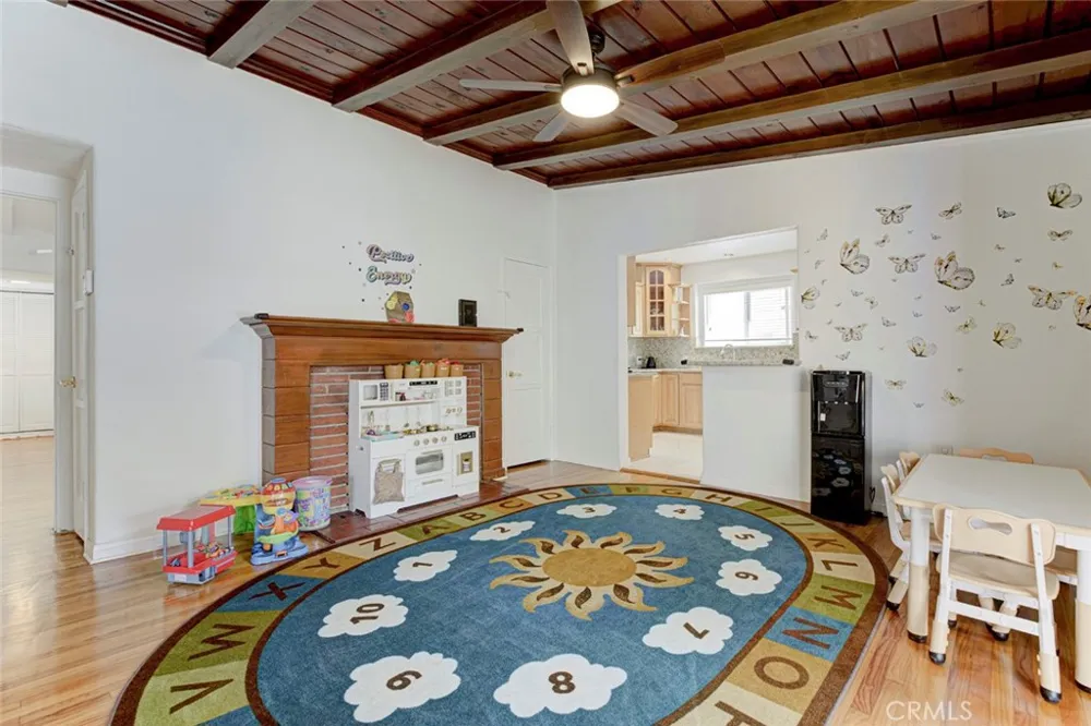 6331 Murietta Avenue Van Nuys, CA 91401