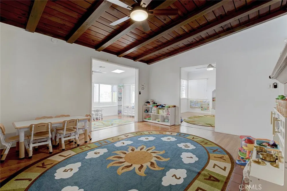 6331 Murietta Avenue Van Nuys, CA 91401