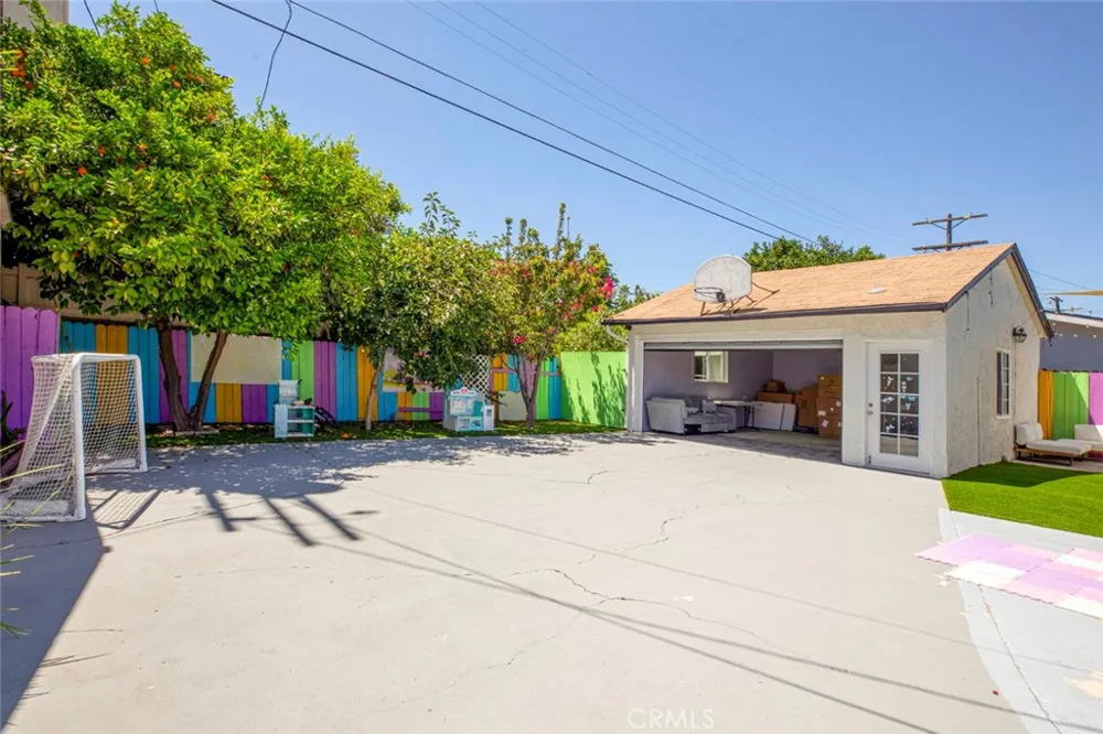 6331 Murietta Avenue Van Nuys, CA 91401