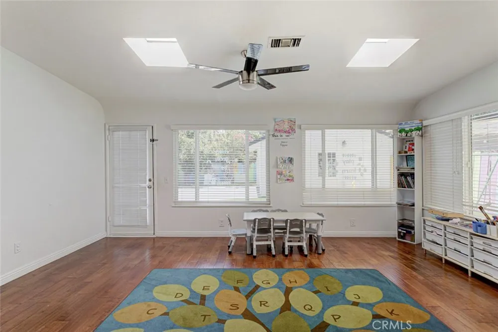 6331 Murietta Avenue Van Nuys, CA 91401