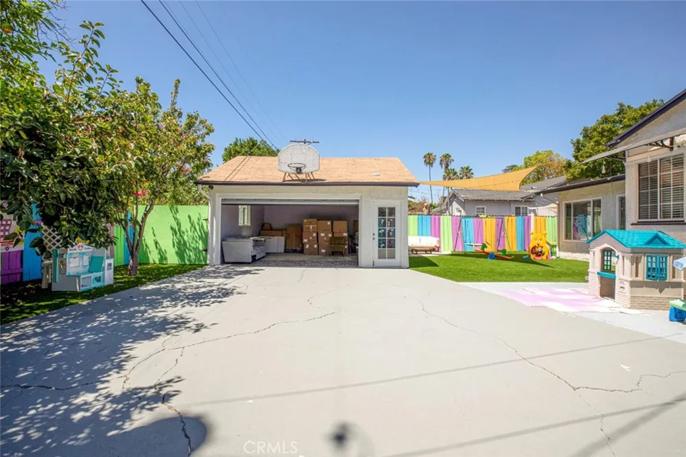 6331 Murietta Avenue Van Nuys, CA 91401