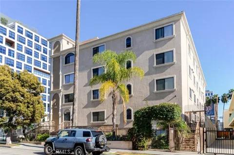 1466 Tamarind Avenue #401