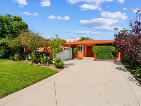7044 Mammoth Avenue