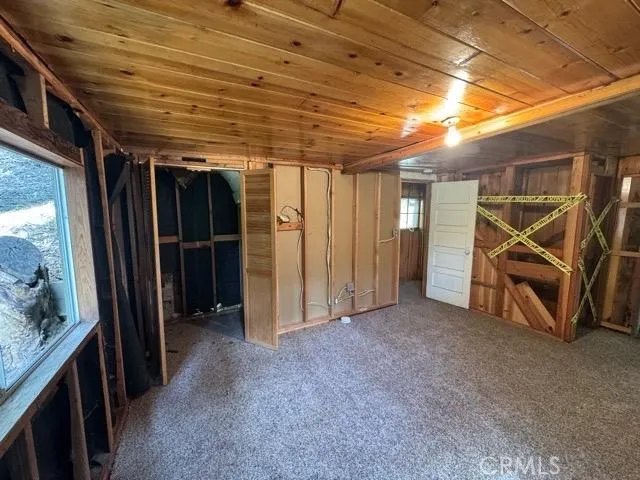 435 Blue Jay Canyon Blue Jay, CA 92317