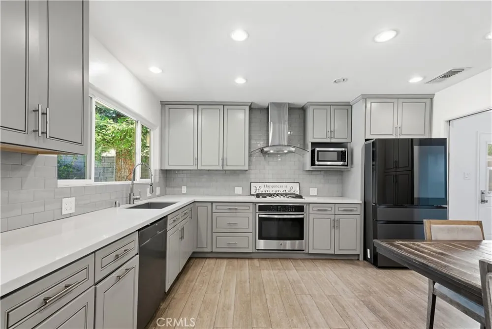 8469 Fullbright Winnetka, CA 91306