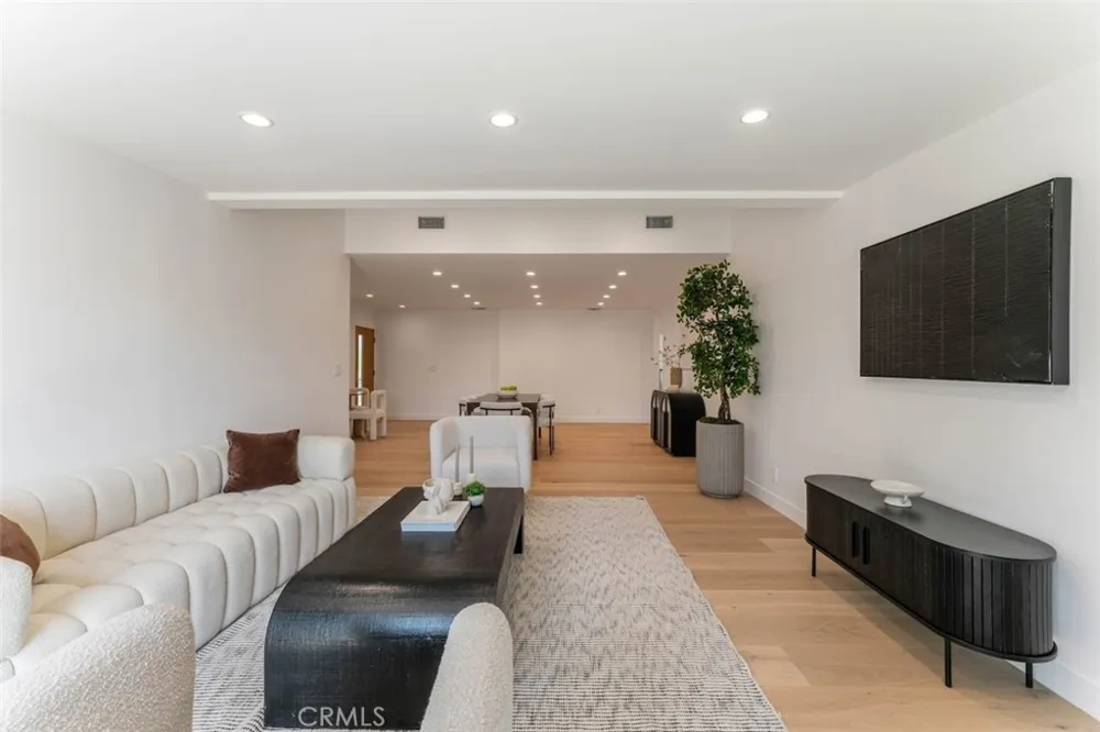8133 Brimfield Avenue Panorama City, CA 91402
