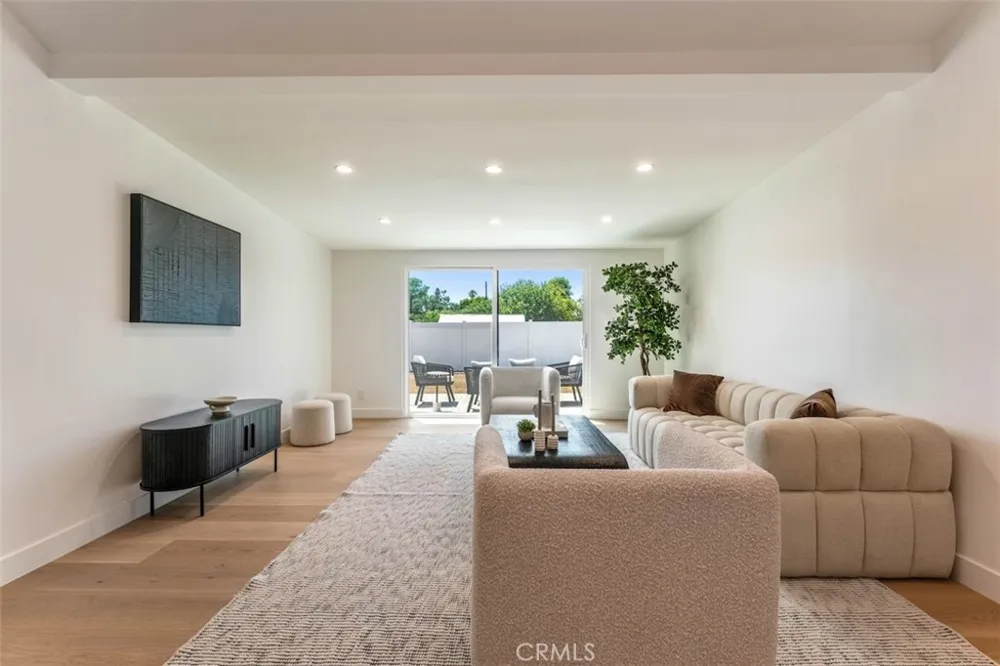 8133 Brimfield Avenue Panorama City, CA 91402