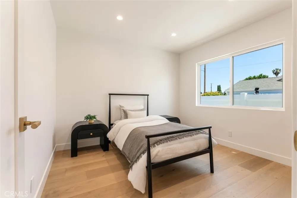 8133 Brimfield Avenue Panorama City, CA 91402