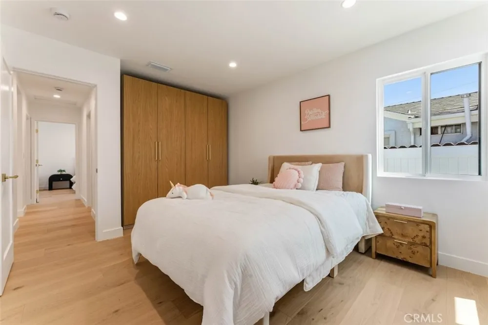 8133 Brimfield Avenue Panorama City, CA 91402