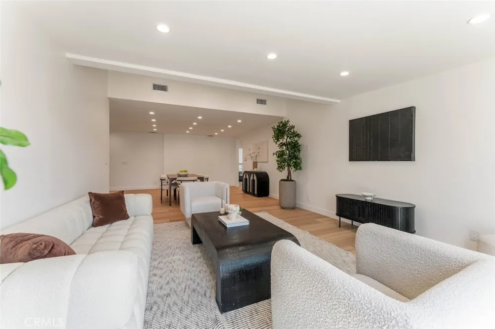 8133 Brimfield Avenue Panorama City, CA 91402