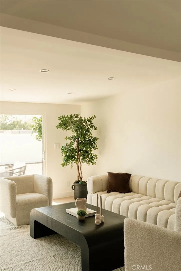 8133 Brimfield Avenue Panorama City, CA 91402