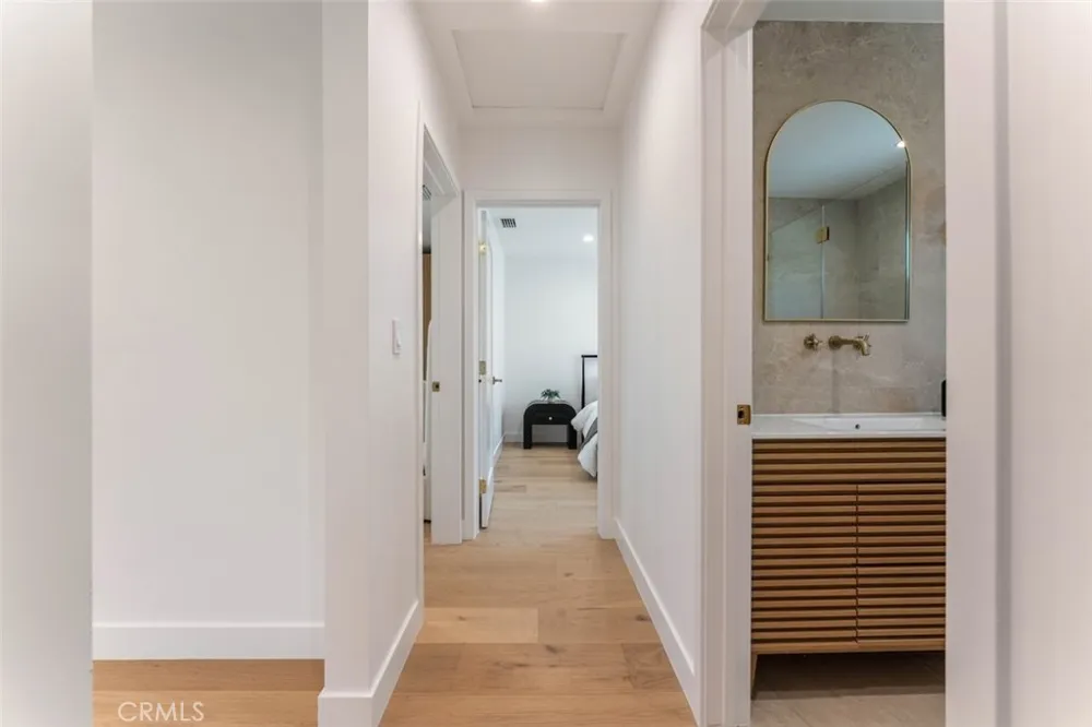 8133 Brimfield Avenue Panorama City, CA 91402