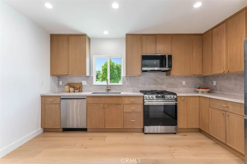 8133 Brimfield Avenue Panorama City, CA 91402