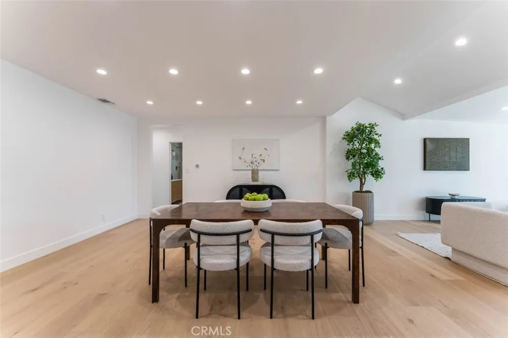 8133 Brimfield Avenue Panorama City, CA 91402