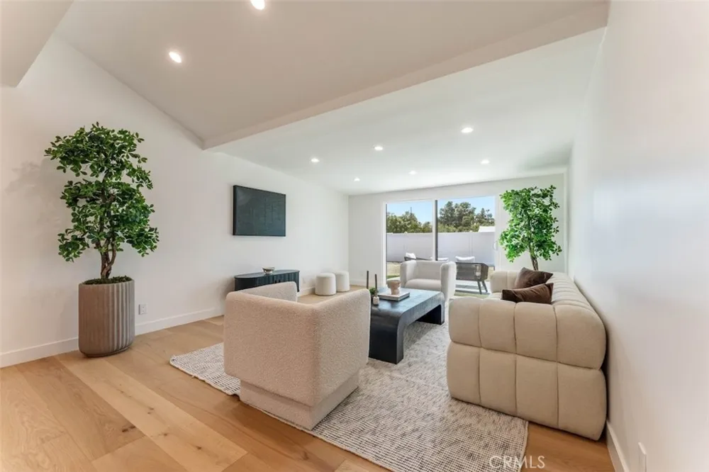 8133 Brimfield Avenue Panorama City, CA 91402