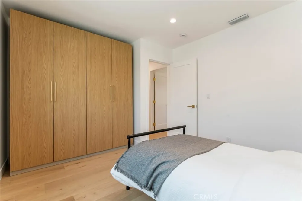 8133 Brimfield Avenue Panorama City, CA 91402