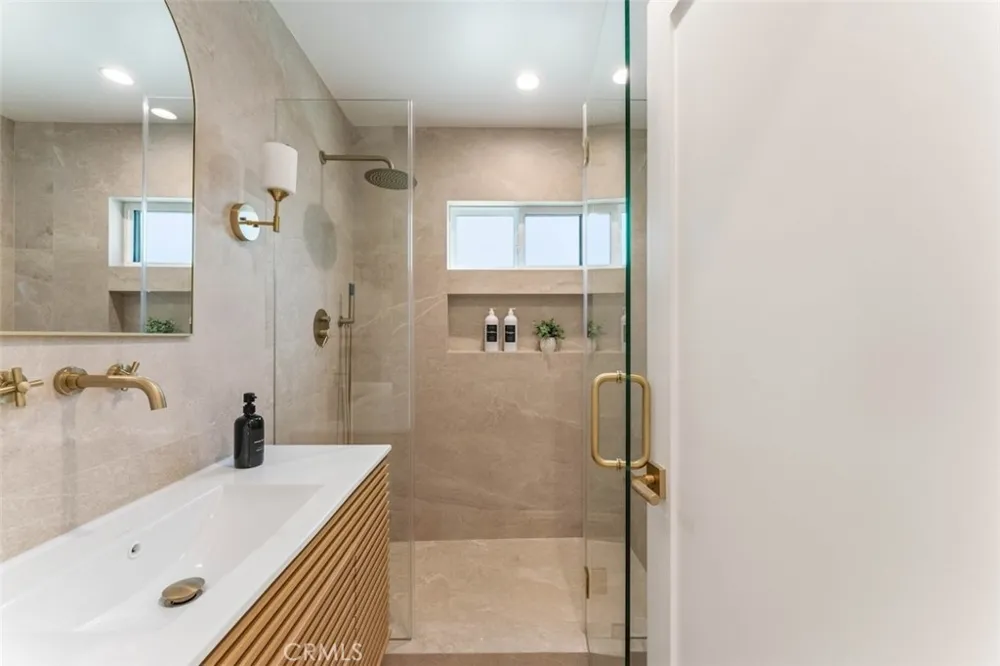 8133 Brimfield Avenue Panorama City, CA 91402