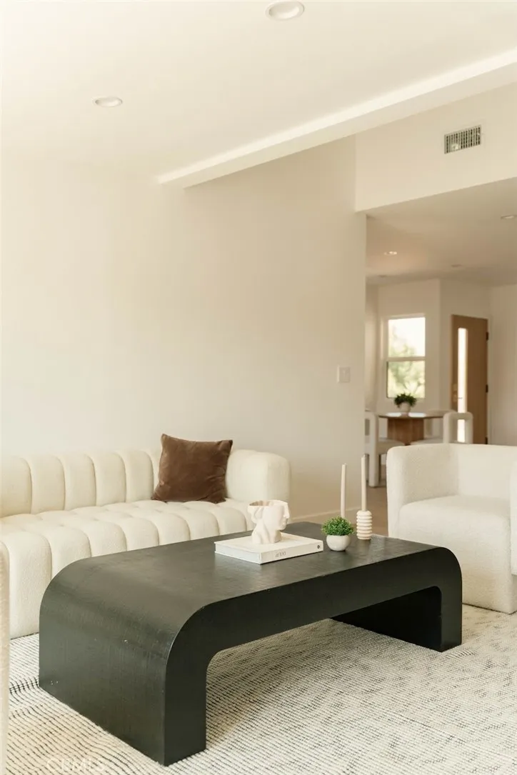 8133 Brimfield Avenue Panorama City, CA 91402