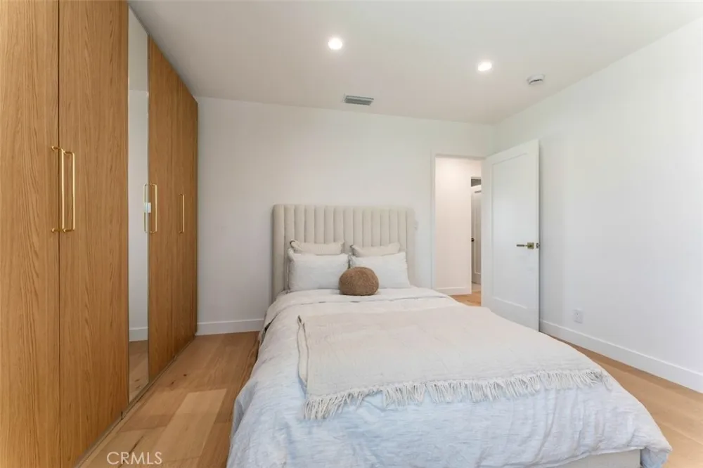 8133 Brimfield Avenue Panorama City, CA 91402