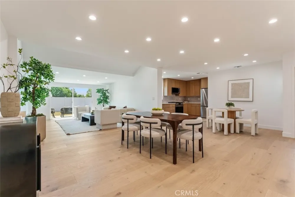 8133 Brimfield Avenue Panorama City, CA 91402
