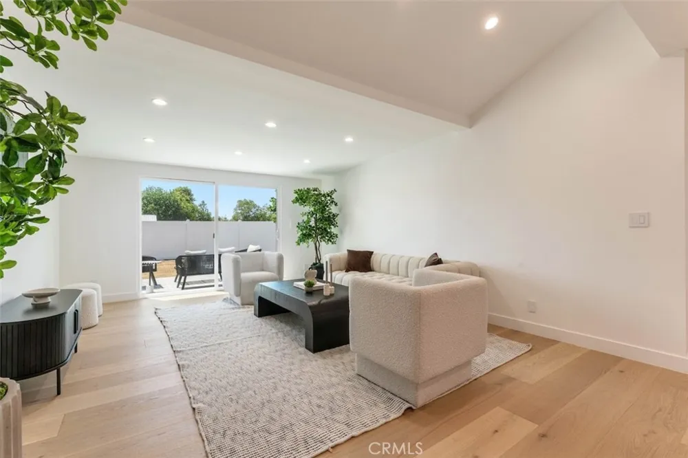 8133 Brimfield Avenue Panorama City, CA 91402