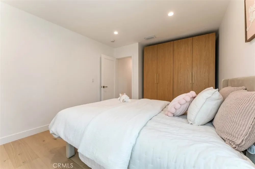 8133 Brimfield Avenue Panorama City, CA 91402