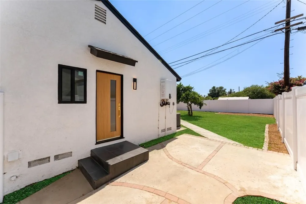 8133 Brimfield Avenue Panorama City, CA 91402