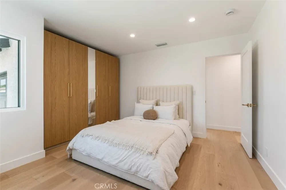 8133 Brimfield Avenue Panorama City, CA 91402