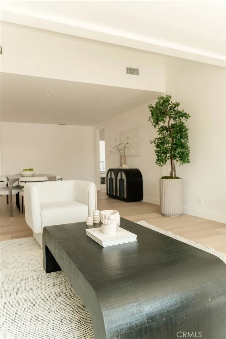 8133 Brimfield Avenue Panorama City, CA 91402