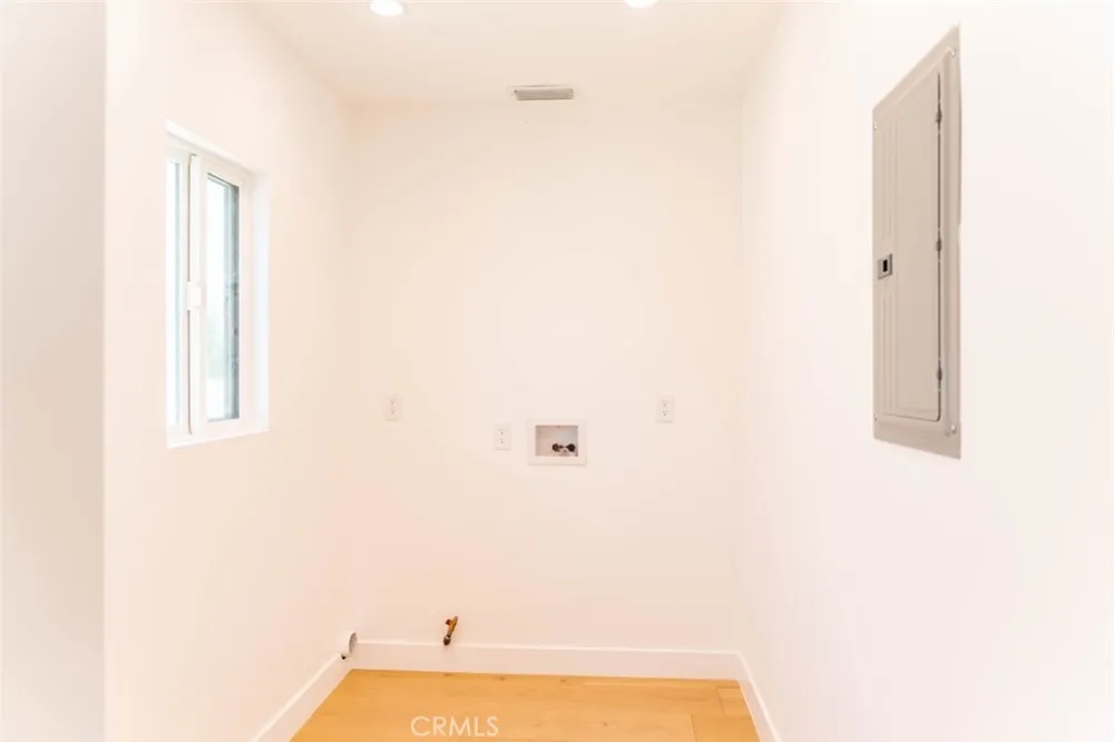 8133 Brimfield Avenue Panorama City, CA 91402