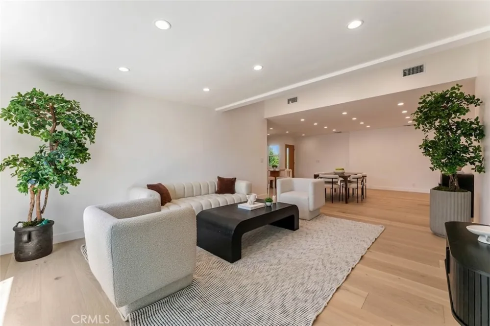 8133 Brimfield Avenue Panorama City, CA 91402