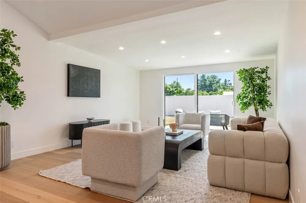 8133 Brimfield Avenue Panorama City, CA 91402