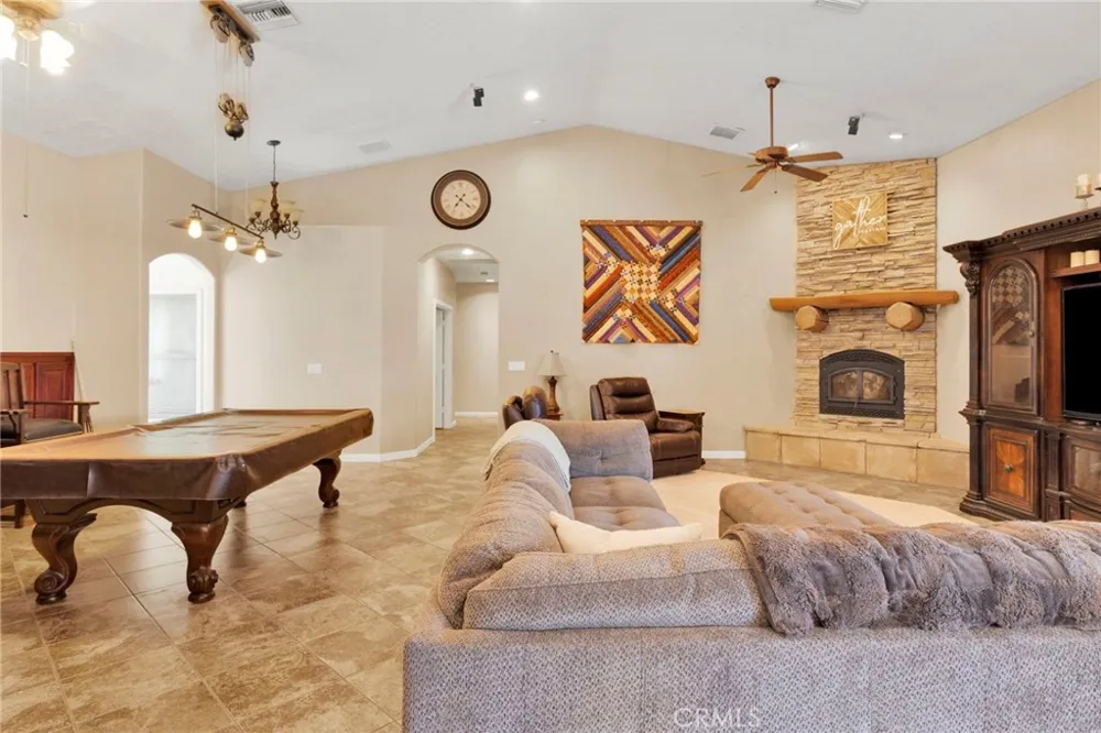 17111 Mesquite Road Apple Valley, CA 92307