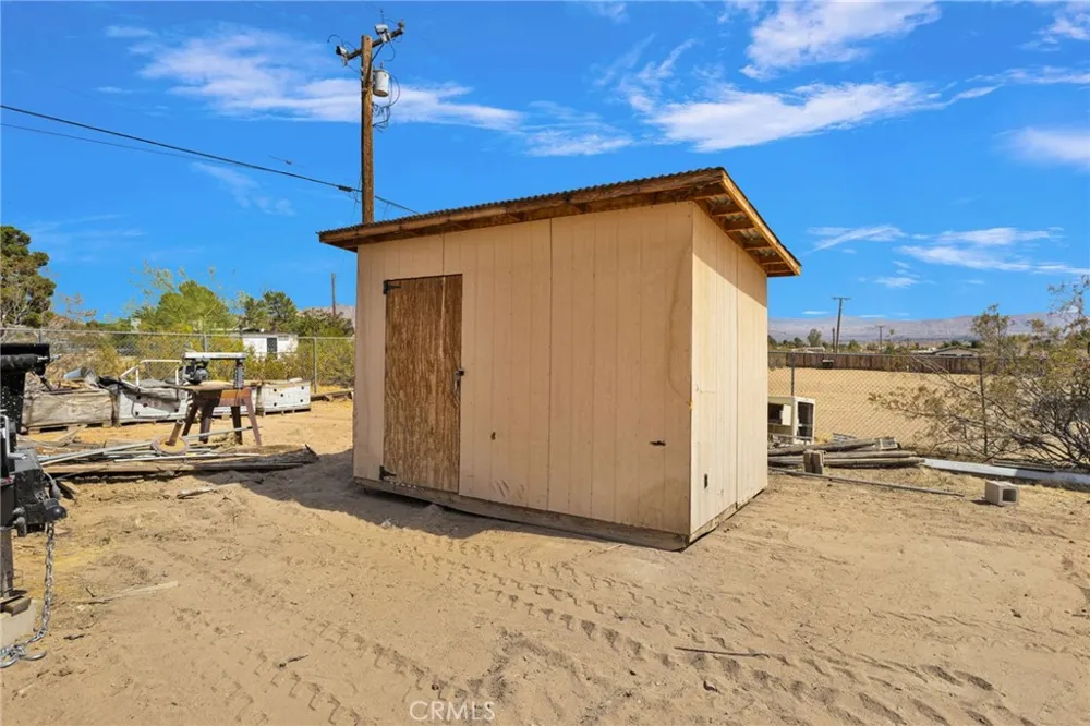 17111 Mesquite Road Apple Valley, CA 92307