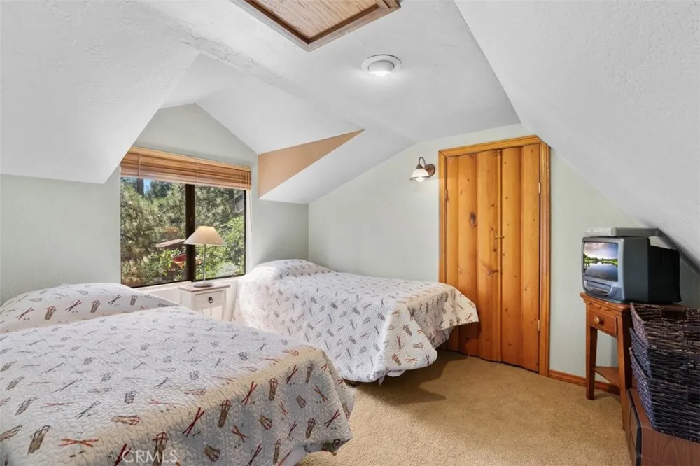 1143 Robin Road Wrightwood, CA 92397