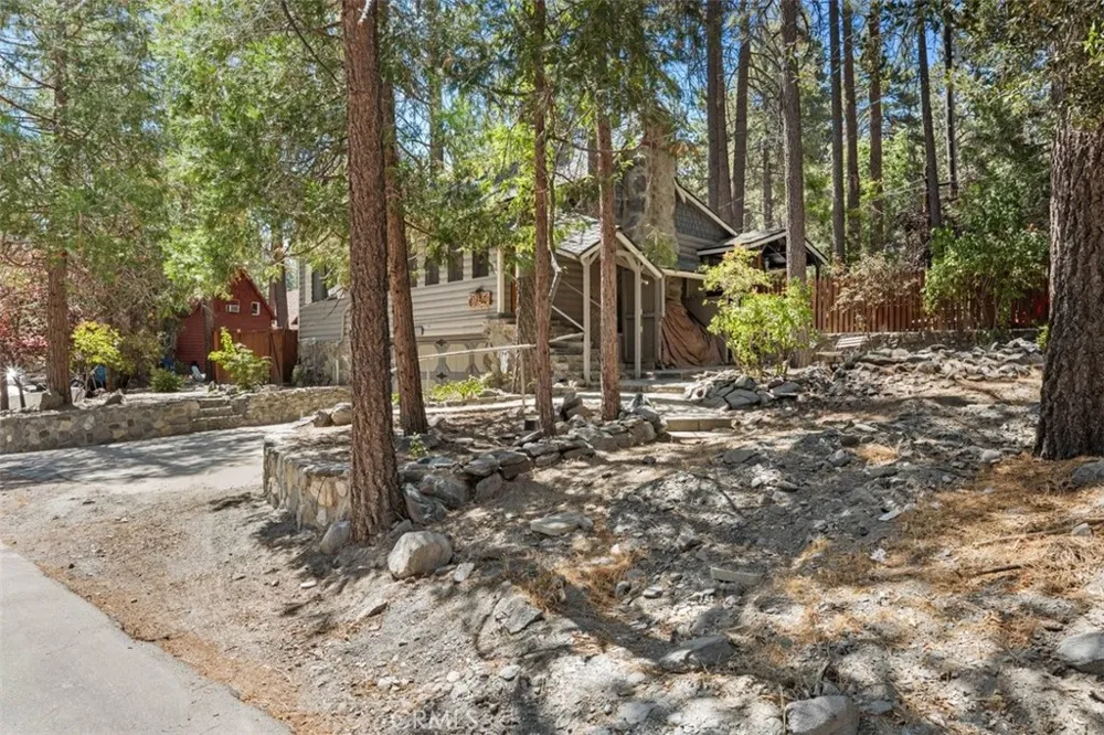 1143 Robin Road Wrightwood, CA 92397