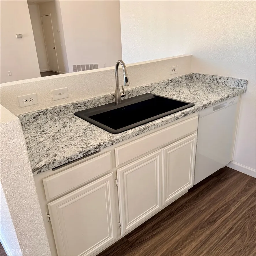 11017 Desert Rose Adelanto, CA 92301