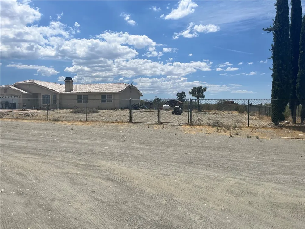 13014 Riggins Road Phelan, CA 92371